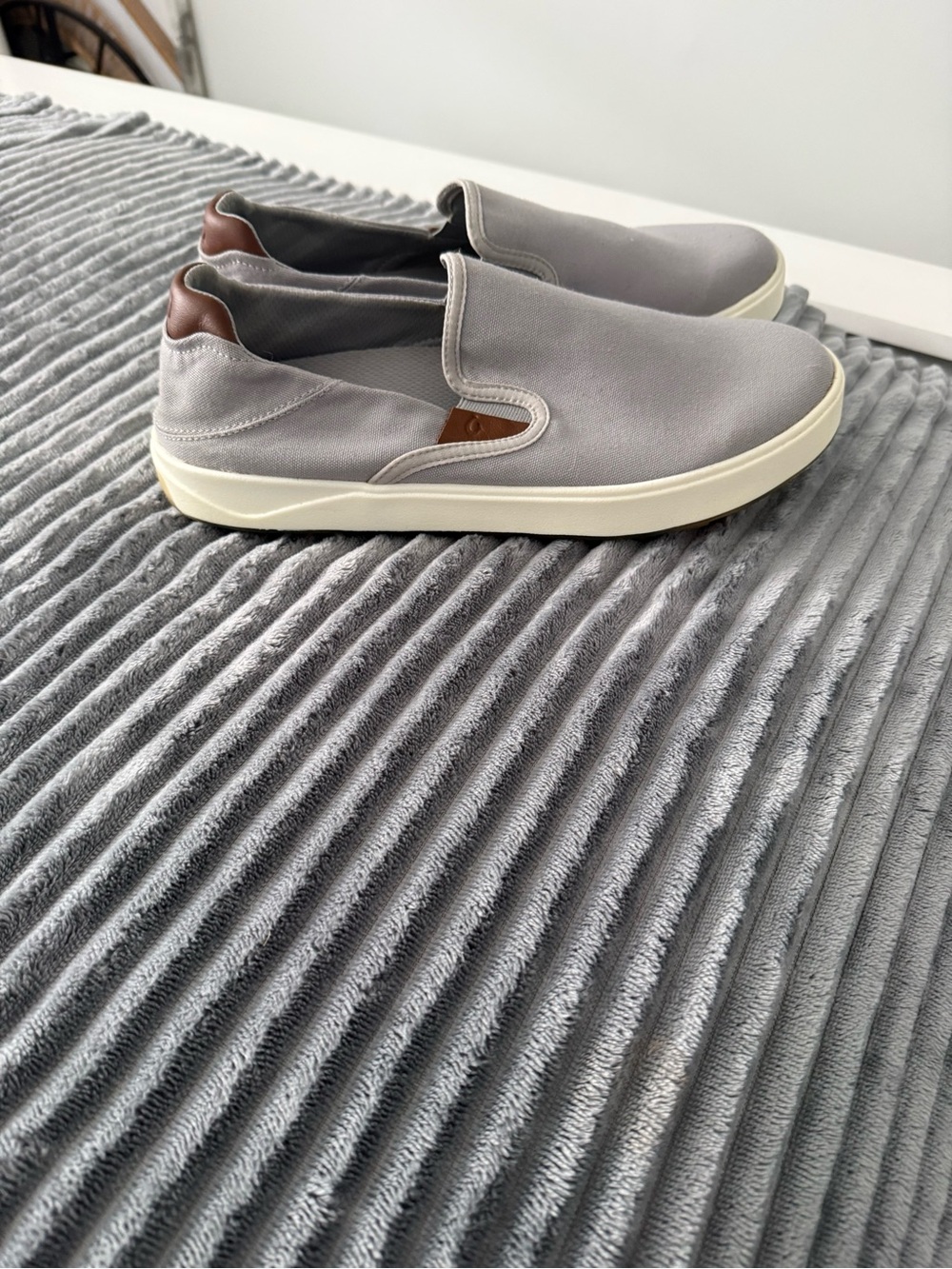 OluKai Men's Slip-On Golf sneaker/shoe in Light Gray with Brown Heel Tab